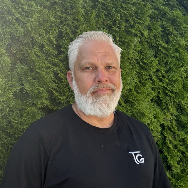 Daniel, trädgårdsspecialist och trädgårdslärare på Trädgårdsgänget
